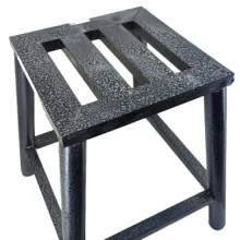 چهارپایه فلزی