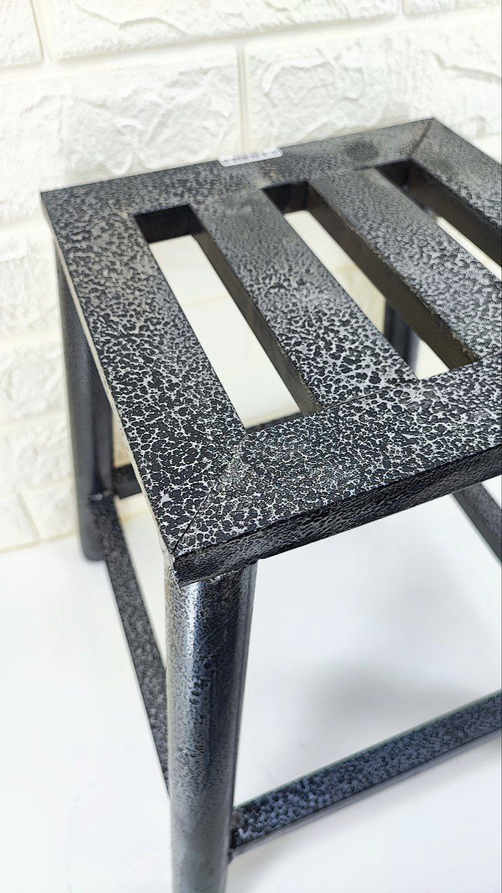 چهارپایه فلزی